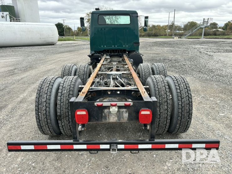 1999-ihc-8100-truck-(pz14131,-unit-7240)-image-3
