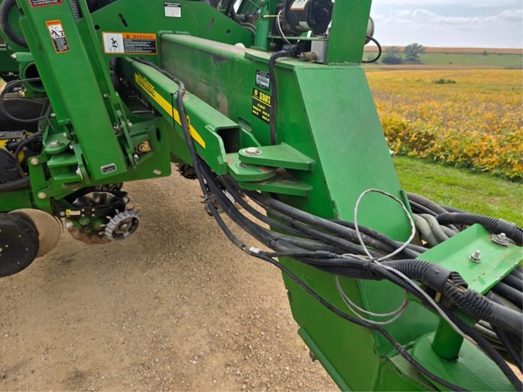 john-deere-1790-image-10