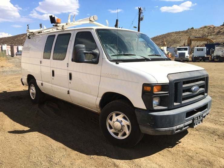 2010-ford-e250-image-2
