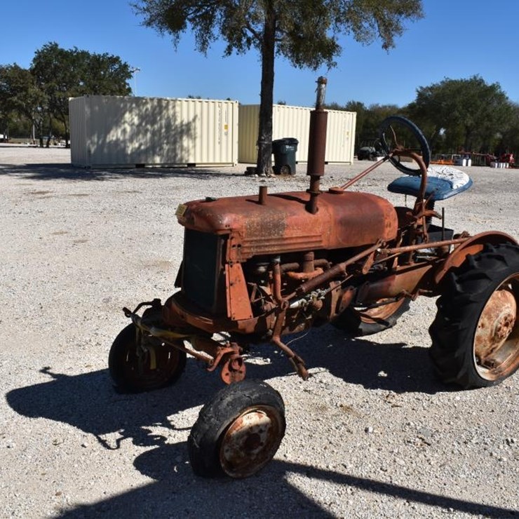 IH F CUB TRACTOR (NOT RUNNING) (SERIAL # 171679J) (NK)