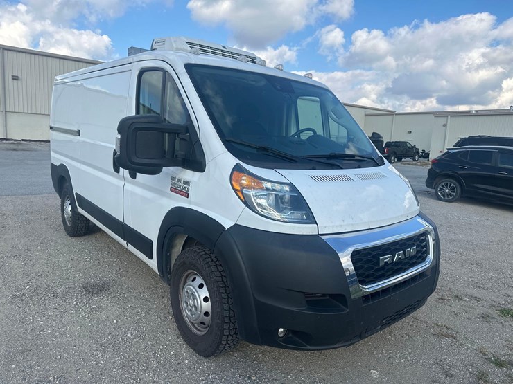2021-ram-promaster-2500-image-2