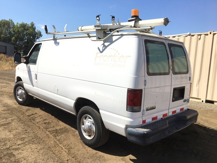 2010-ford-e250-image-4