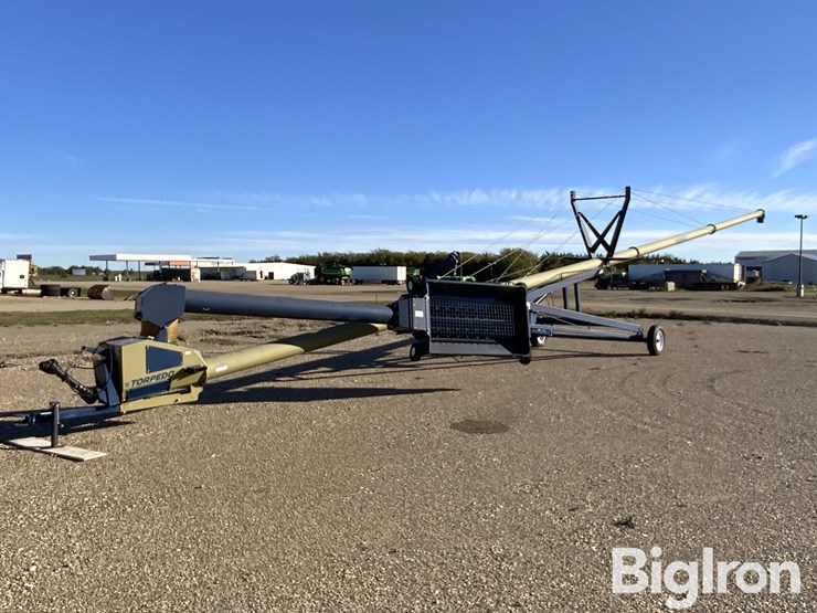 harvest-international-h1084xt-torpedo-auger-w/swing-hopper-image-1