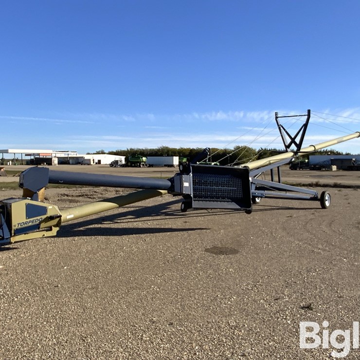 Harvest International H1084XT Torpedo Auger W/Swing Hopper