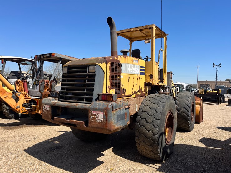 komatsu-wa250-image-5