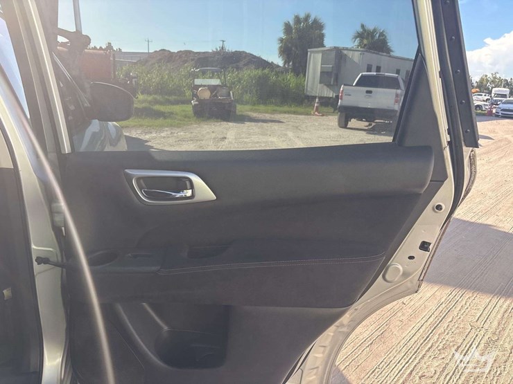 2016-nissan-pathfinder-image-16