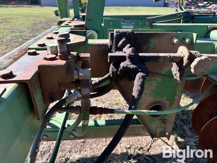 john-deere-235-image-18