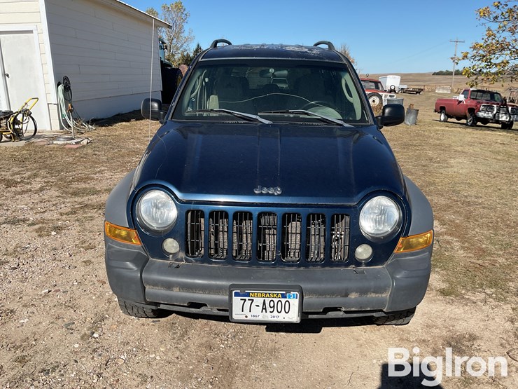 2005-jeep-liberty-sport-image-2
