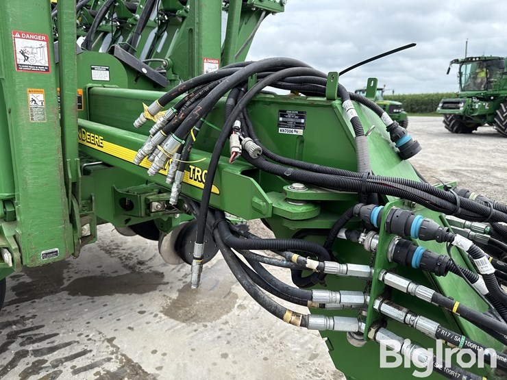 john-deere-16-image-11