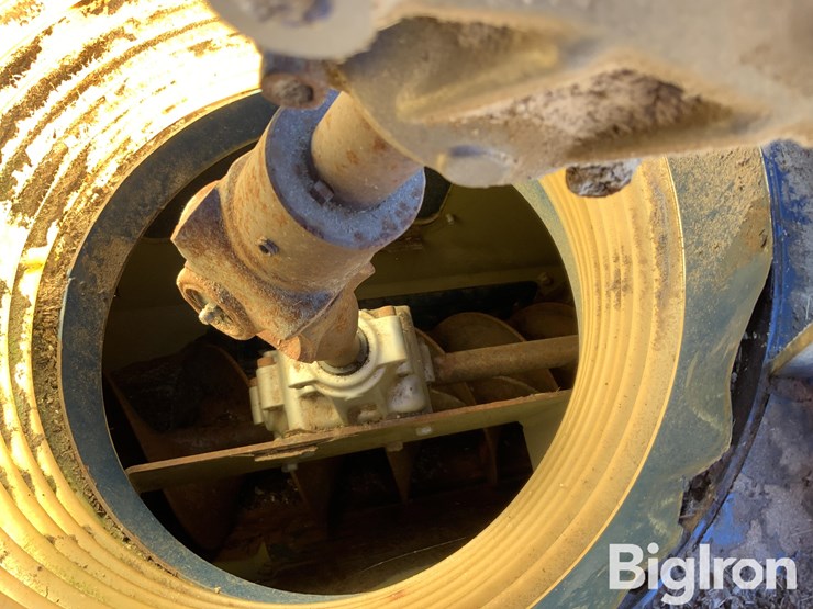 harvest-international-h1084xt-torpedo-auger-w/swing-hopper-image-13