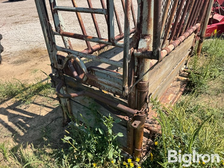 livestock-squeeze-chute-image-16