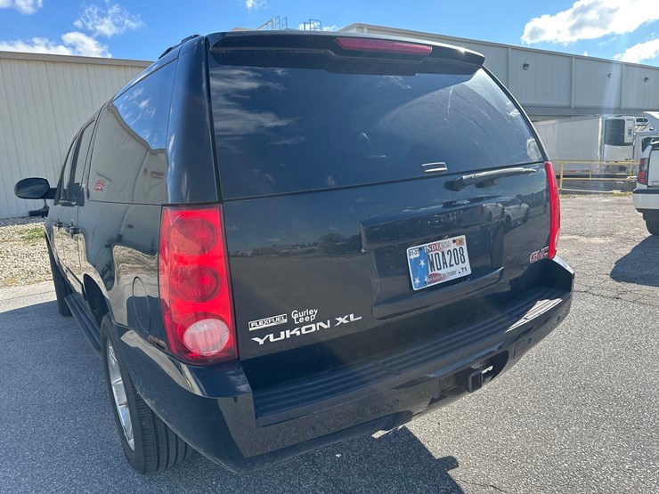 2012-gmc-yukon-xl-image-3