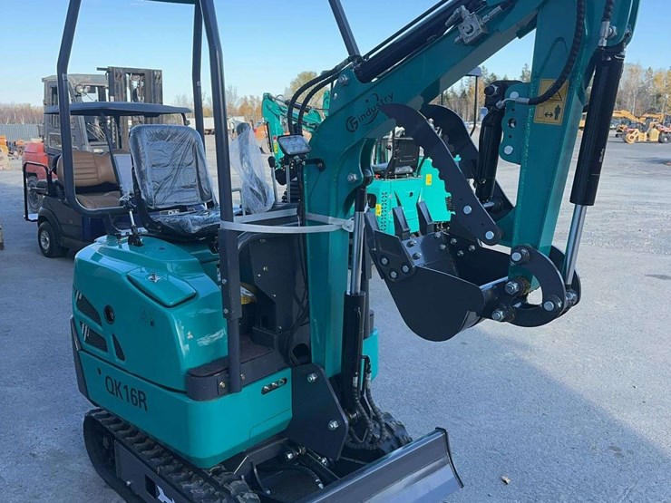 2025-cfg-qk16r-mini-excavator-image-3