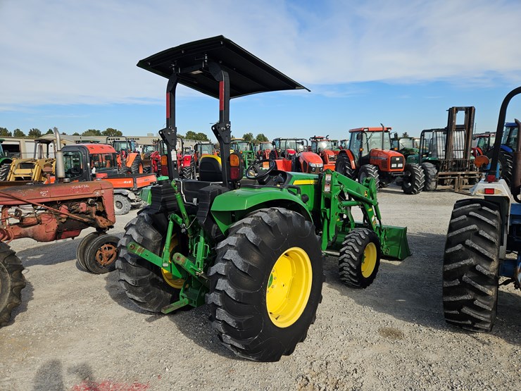 2015-john-deere-4044r-image-19