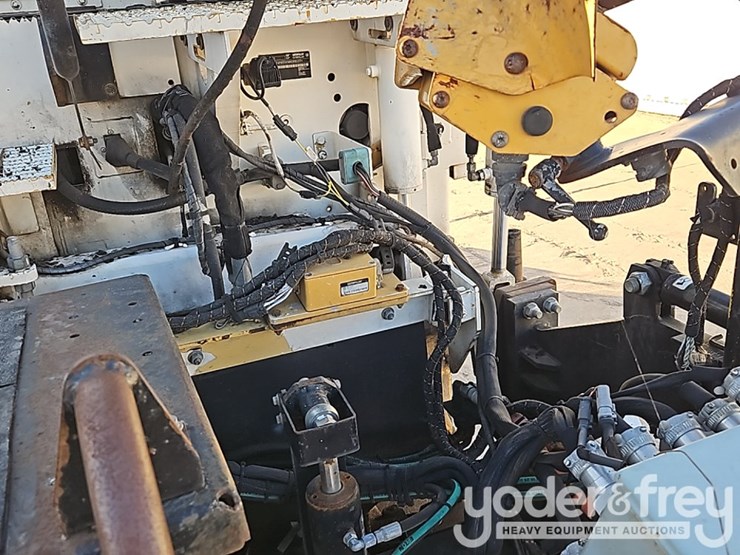 2015-caterpillar-ap-655d-image-23