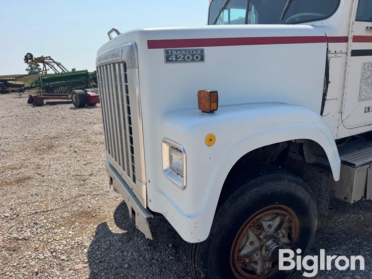 1976-international-f4270-image-9
