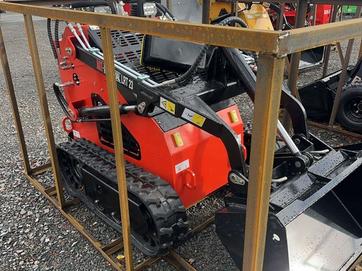 2025-agt-lrt23-mini-skid-steer-loader-image-3
