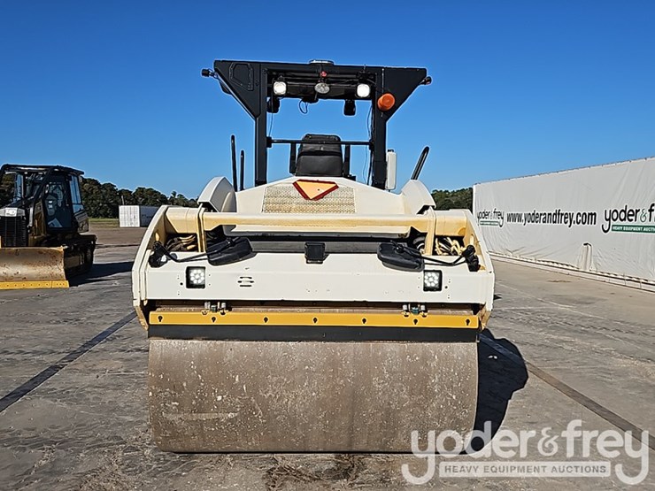 2014-caterpillar-cb54xw-image-15