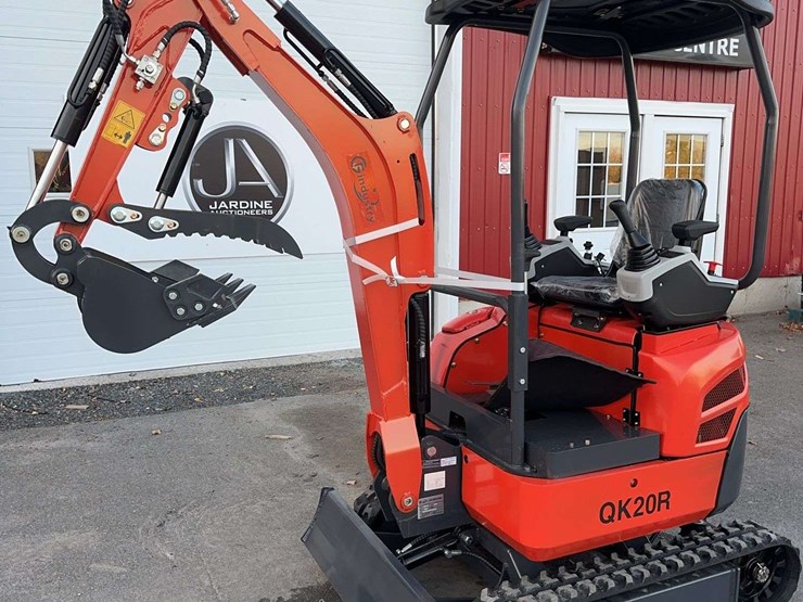 2025-cfg-qk20r-mini-excavator-image-1