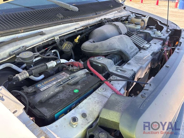 2013-ford-cargo-image-13