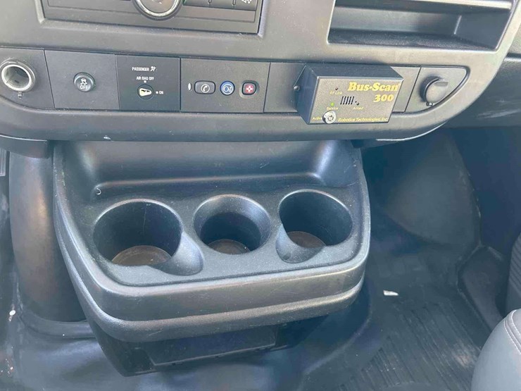 2013-chevrolet-express-3500-passenger-van-image-18