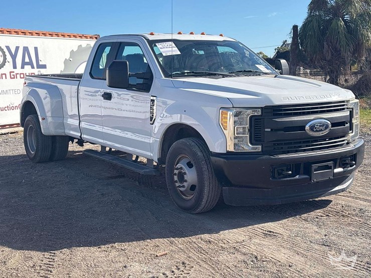 2017-ford-f-350-ext.-cab-pickup-truck-image-2