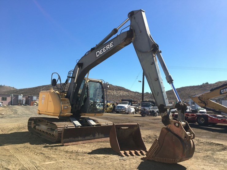 2008-deere-135d-image-2