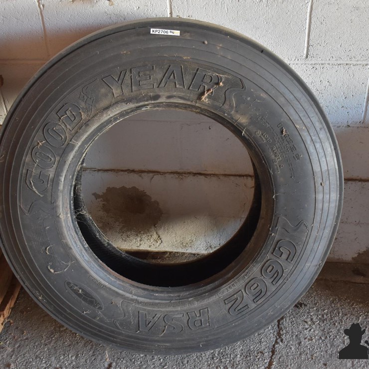 11R22.5 Truck Tire