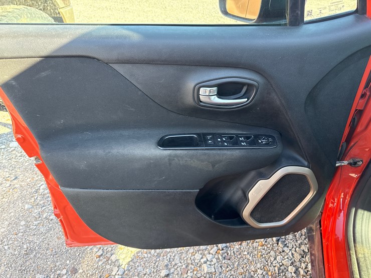 2017-jeep-renegade-image-21