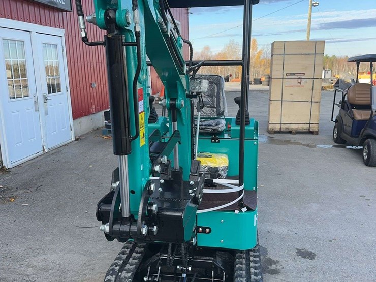 2025-agt-h15z-mini-excavator-image-2