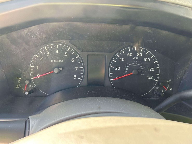 2012-nissan-nv2500hd-image-12