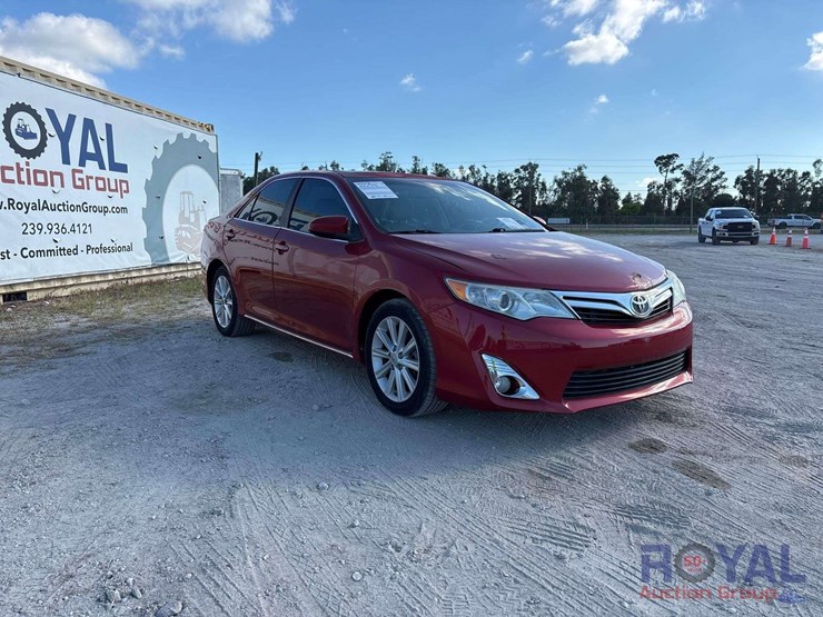 2012-toyota-camry-sedan-image-2