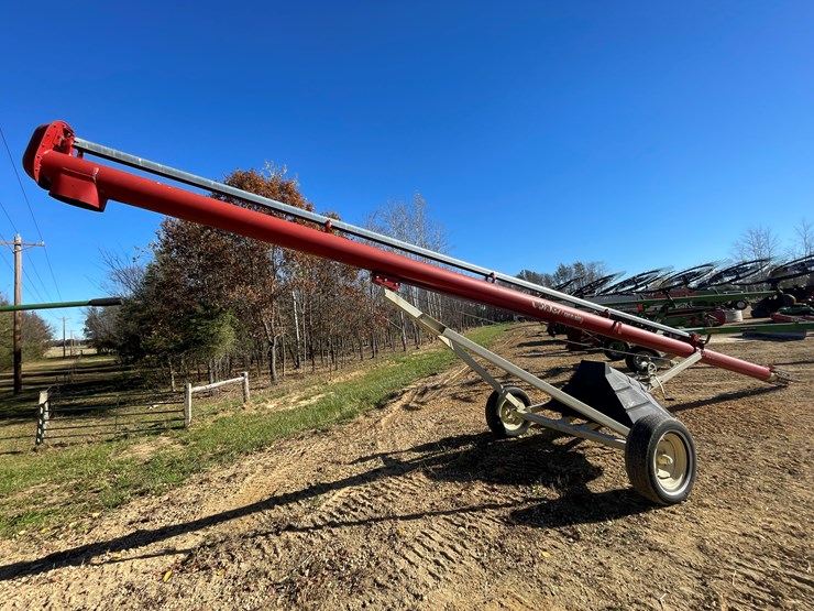 buhler-farm-king-831-image-3