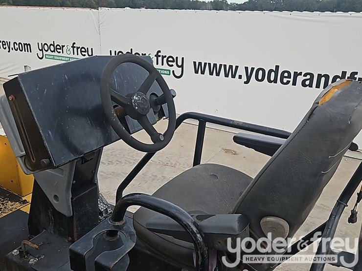 2012-caterpillar-ap-1055e-image-35