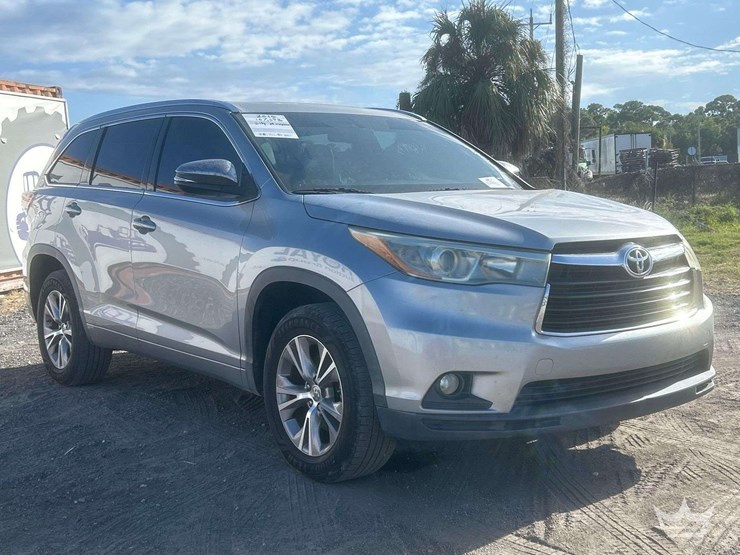 2015-toyota-highlander-image-2