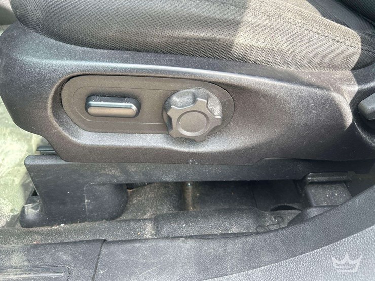 2016-ford-explorer-image-17