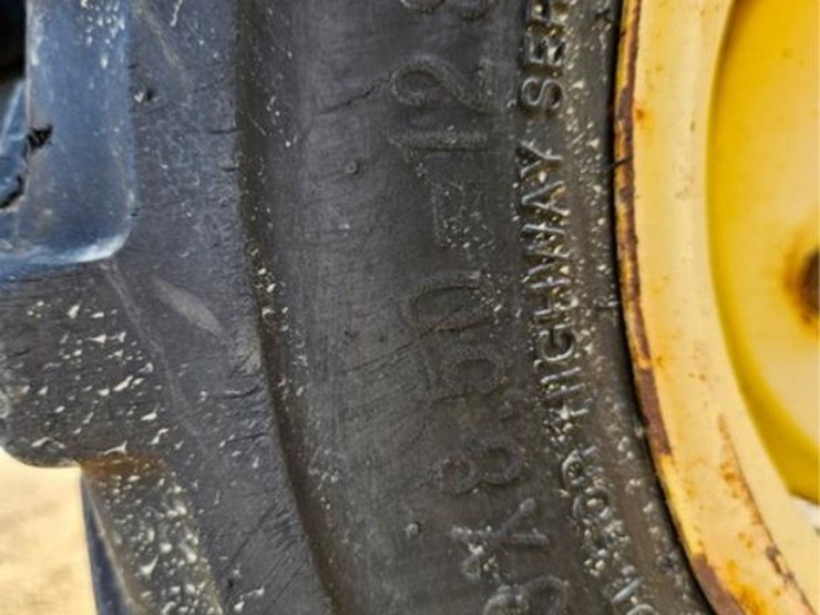 john-deere-2520-image-30