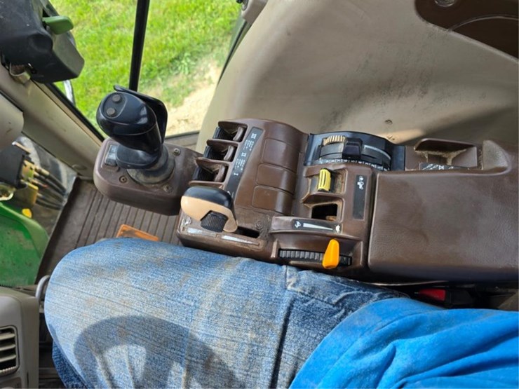 john-deere-7520-image-47