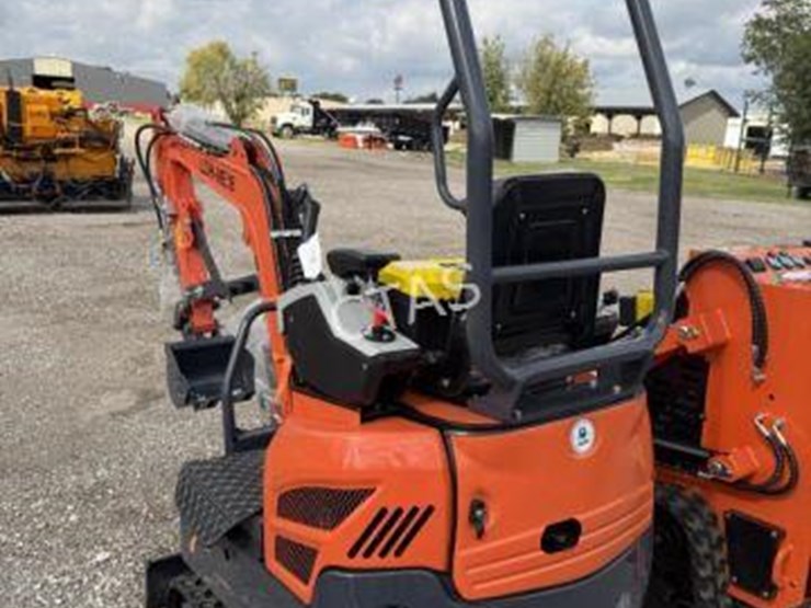 #71-•-land-hero-mini-excavator---model:-ldh-me18-gas-image-5