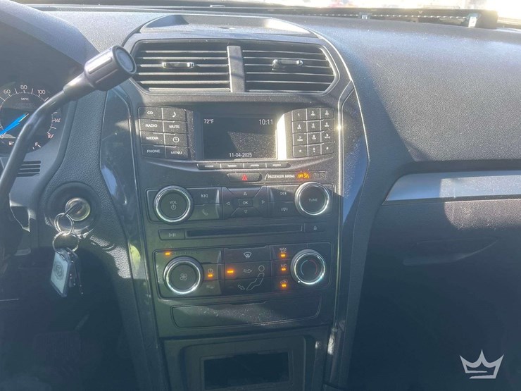 2016-ford-explorer-image-24