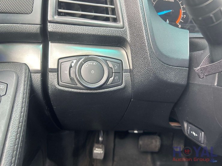 2017-ford-explorer-image-17