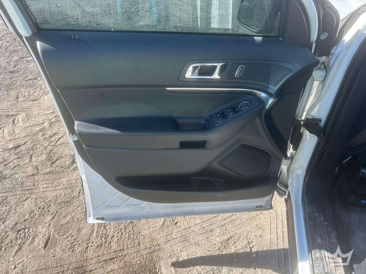 2016-ford-explorer-image-5