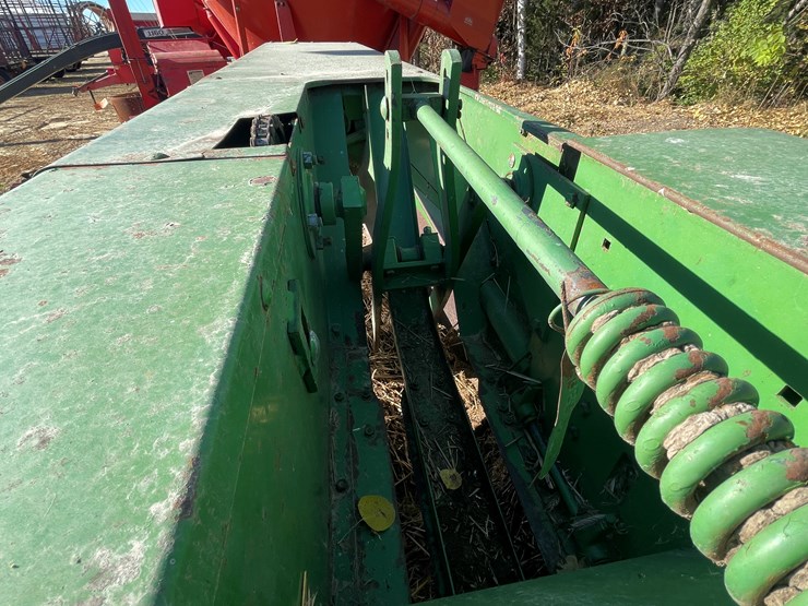 john-deere-336-image-33