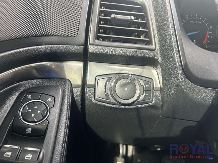 2018-ford-explorer-image-15