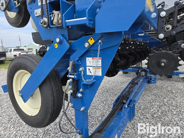 2023-kinze-3605-image-11
