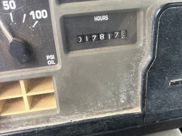 1999-ihc-8100-truck-(pz14131,-unit-7240)-image-12