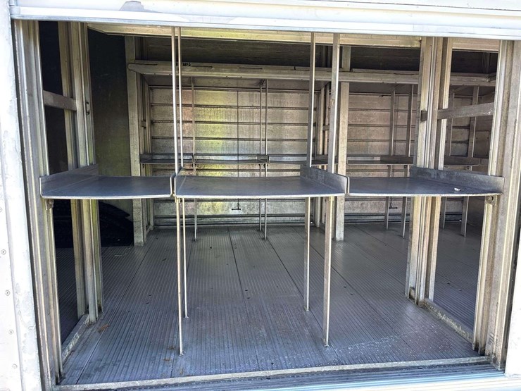 2016-isuzu-npr-image-13