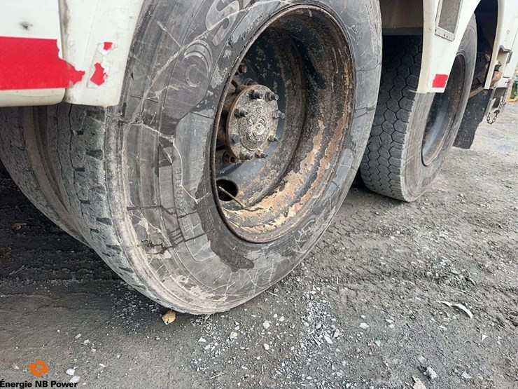 2012-international-7400-image-10