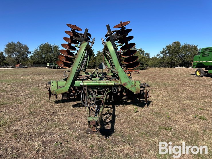 john-deere-235-image-2