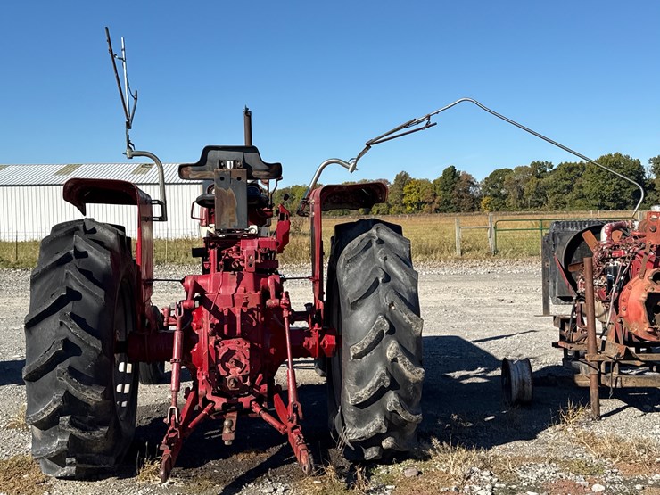 1965-international-706-image-7